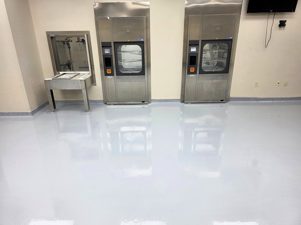 Seamless medical cleanroom floor after epoxy installation